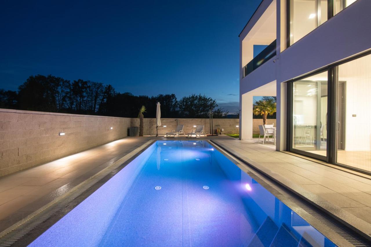 Luxury Villa Weiss - Malinska - Heated Pool - Central Floor Heating In Winter Extérieur photo