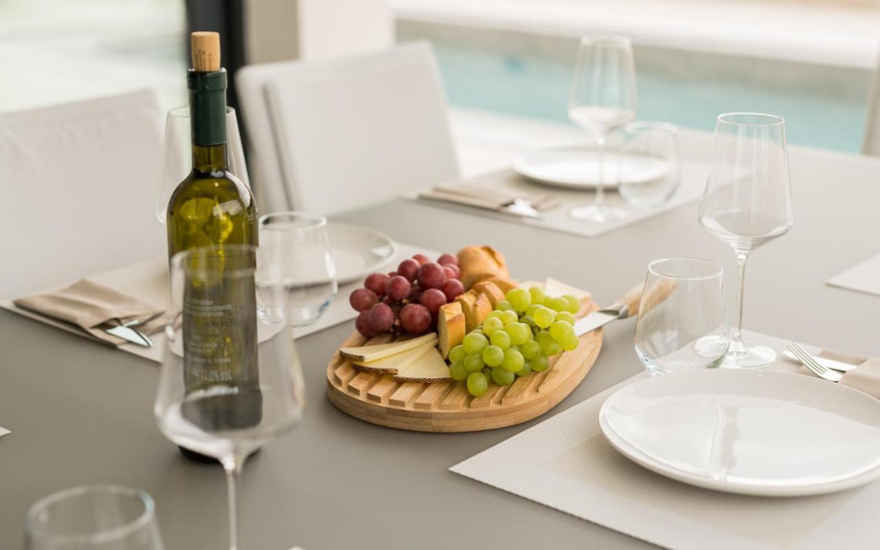 Luxury Villa Weiss - Malinska - Heated Pool - Central Floor Heating In Winter Extérieur photo