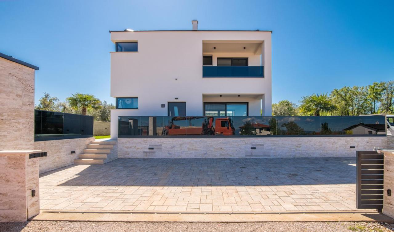 Luxury Villa Weiss - Malinska - Heated Pool - Central Floor Heating In Winter Extérieur photo