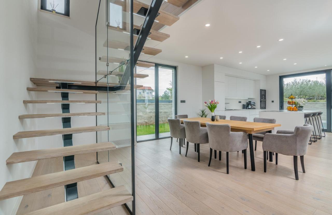 Luxury Villa Weiss - Malinska - Heated Pool - Central Floor Heating In Winter Extérieur photo