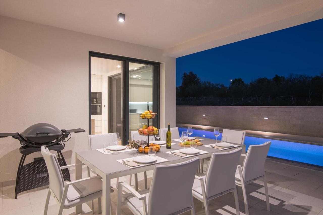Luxury Villa Weiss - Malinska - Heated Pool - Central Floor Heating In Winter Extérieur photo