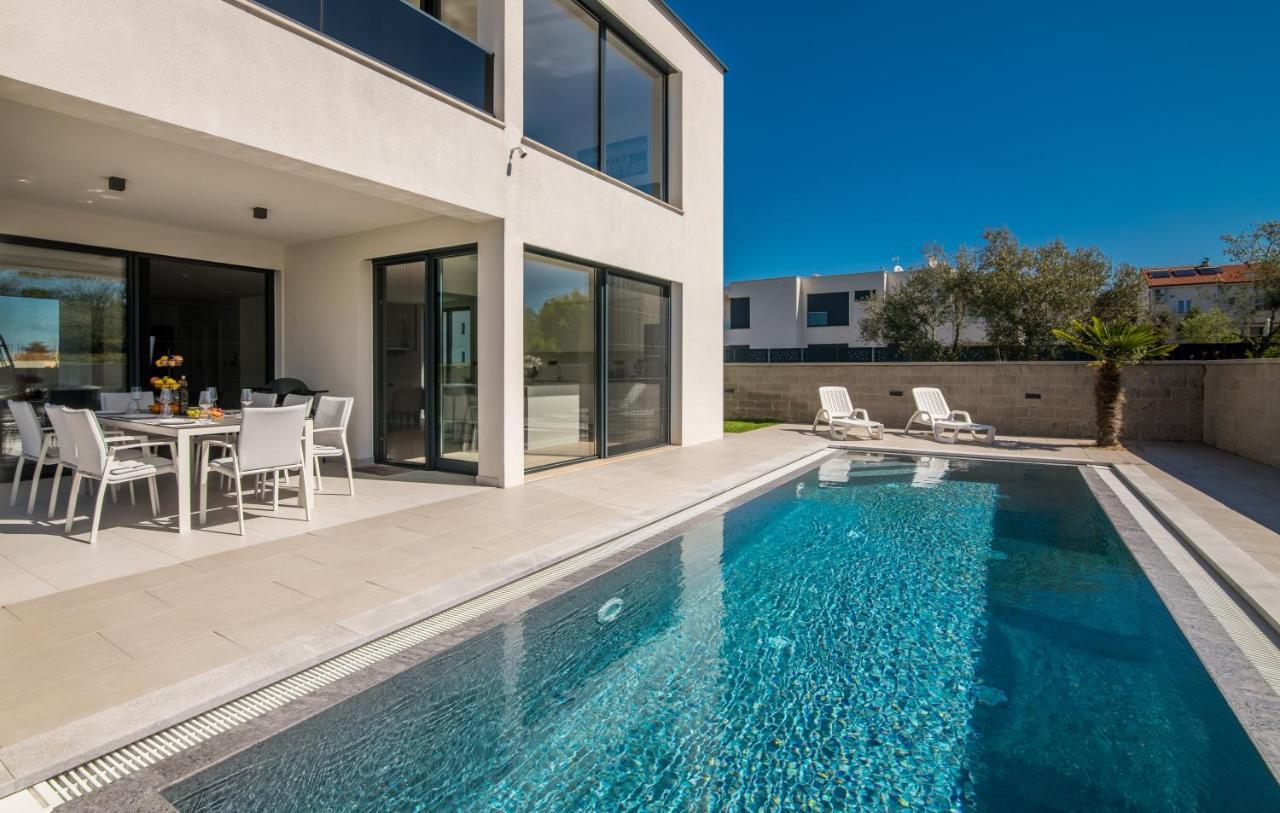 Luxury Villa Weiss - Malinska - Heated Pool - Central Floor Heating In Winter Extérieur photo