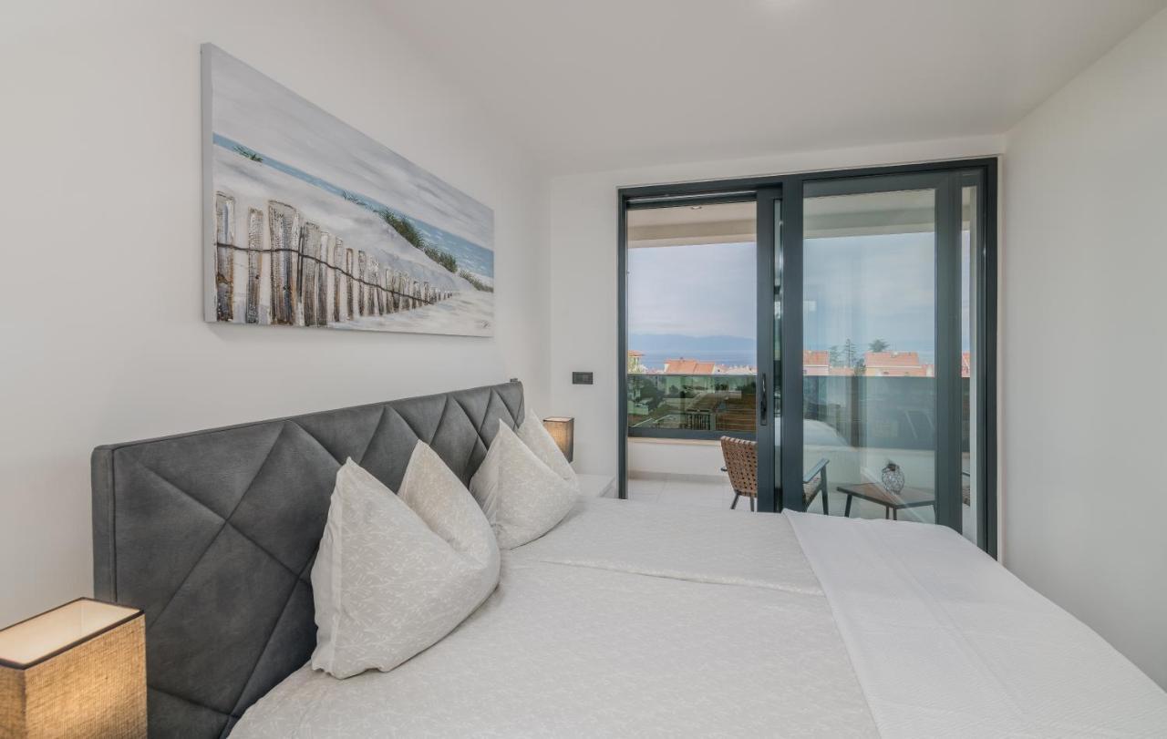 Luxury Villa Weiss - Malinska - Heated Pool - Central Floor Heating In Winter Extérieur photo