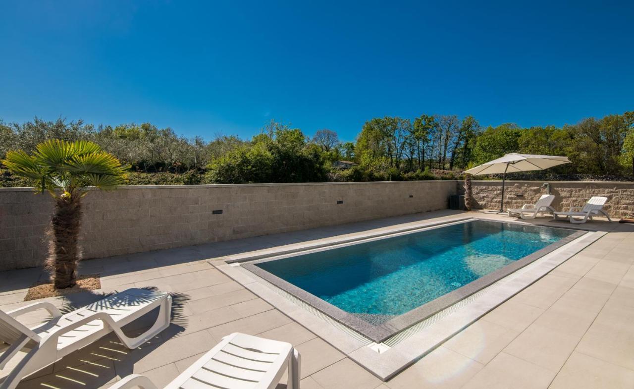 Luxury Villa Weiss - Malinska - Heated Pool - Central Floor Heating In Winter Extérieur photo