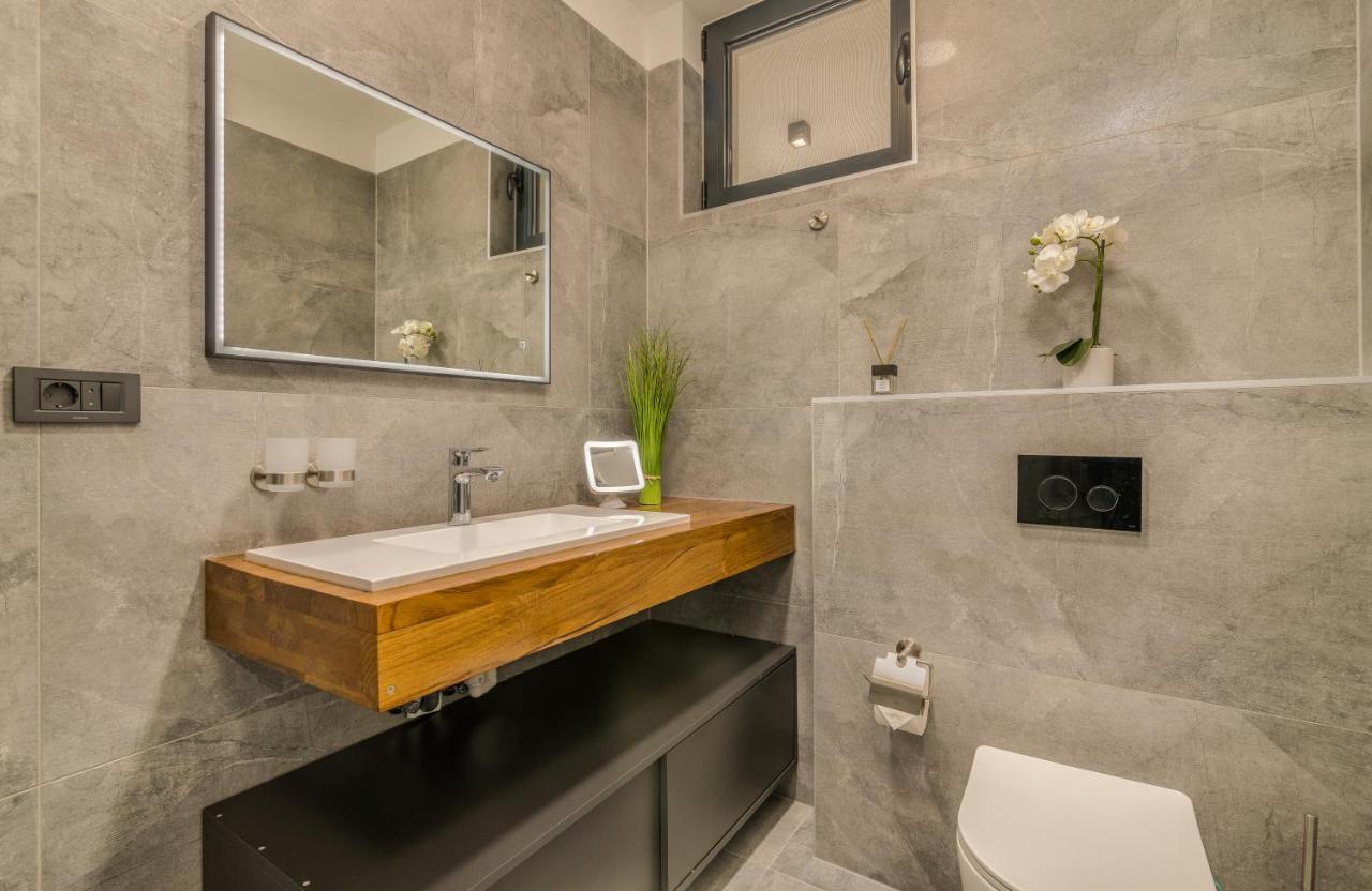 Luxury Villa Weiss - Malinska - Heated Pool - Central Floor Heating In Winter Extérieur photo