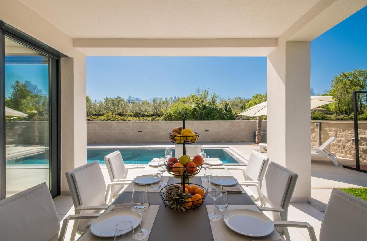 Luxury Villa Weiss - Malinska - Heated Pool - Central Floor Heating In Winter Extérieur photo