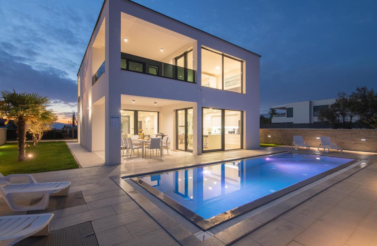 Luxury Villa Weiss - Malinska - Heated Pool - Central Floor Heating In Winter Extérieur photo